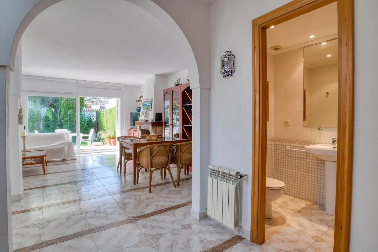 Villa Casa Acollidora: Beachside Comfort for 8 near Platja d'Aro Center
