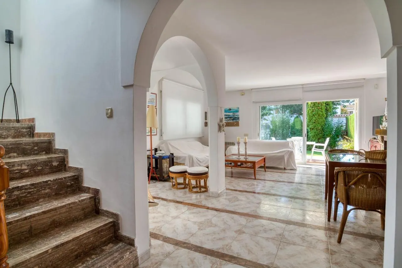 Casa Acollidora: Beachside Comfort for 8 near Platja d'Aro Center