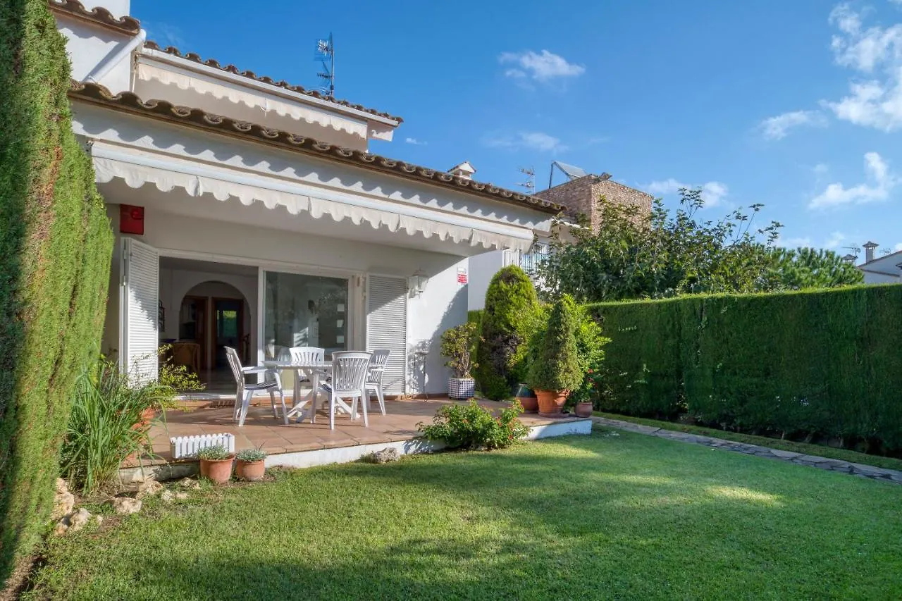 Casa Acollidora: Beachside Comfort for 8 near Platja d'Aro Center Spain