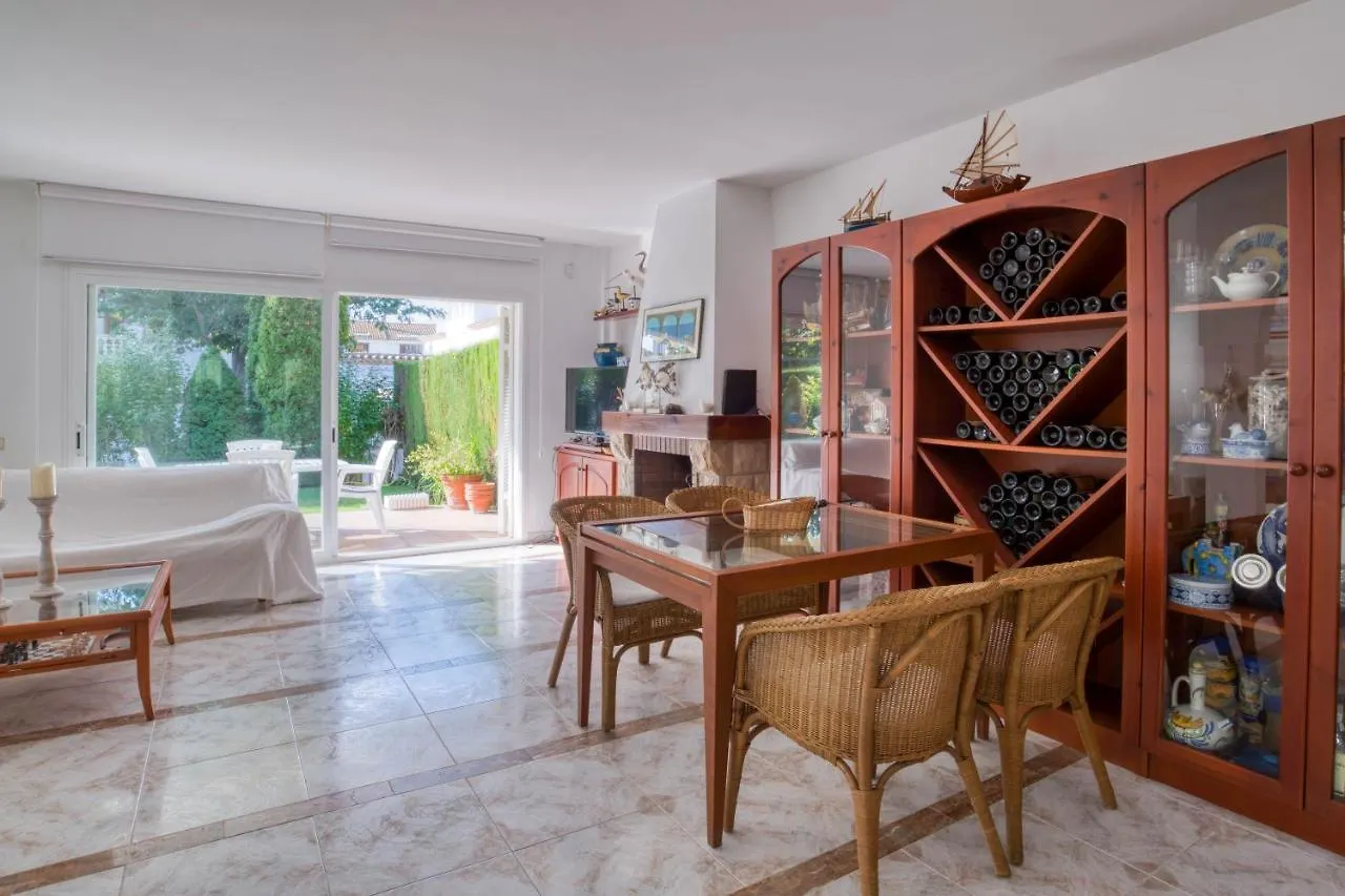 Villa Casa Acollidora: Beachside Comfort for 8 near Platja d'Aro Center Spain