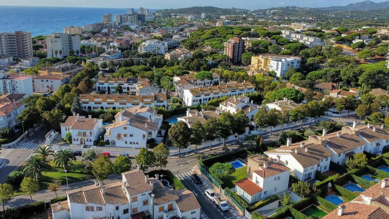 Casa Acollidora: Beachside Comfort for 8 near Platja d'Aro Center