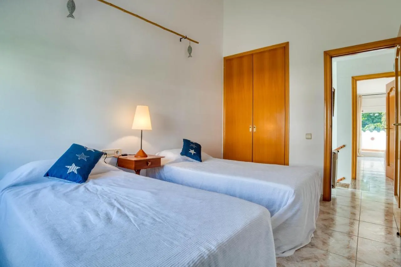 Casa Acollidora: Beachside Comfort for 8 near Platja d'Aro Center