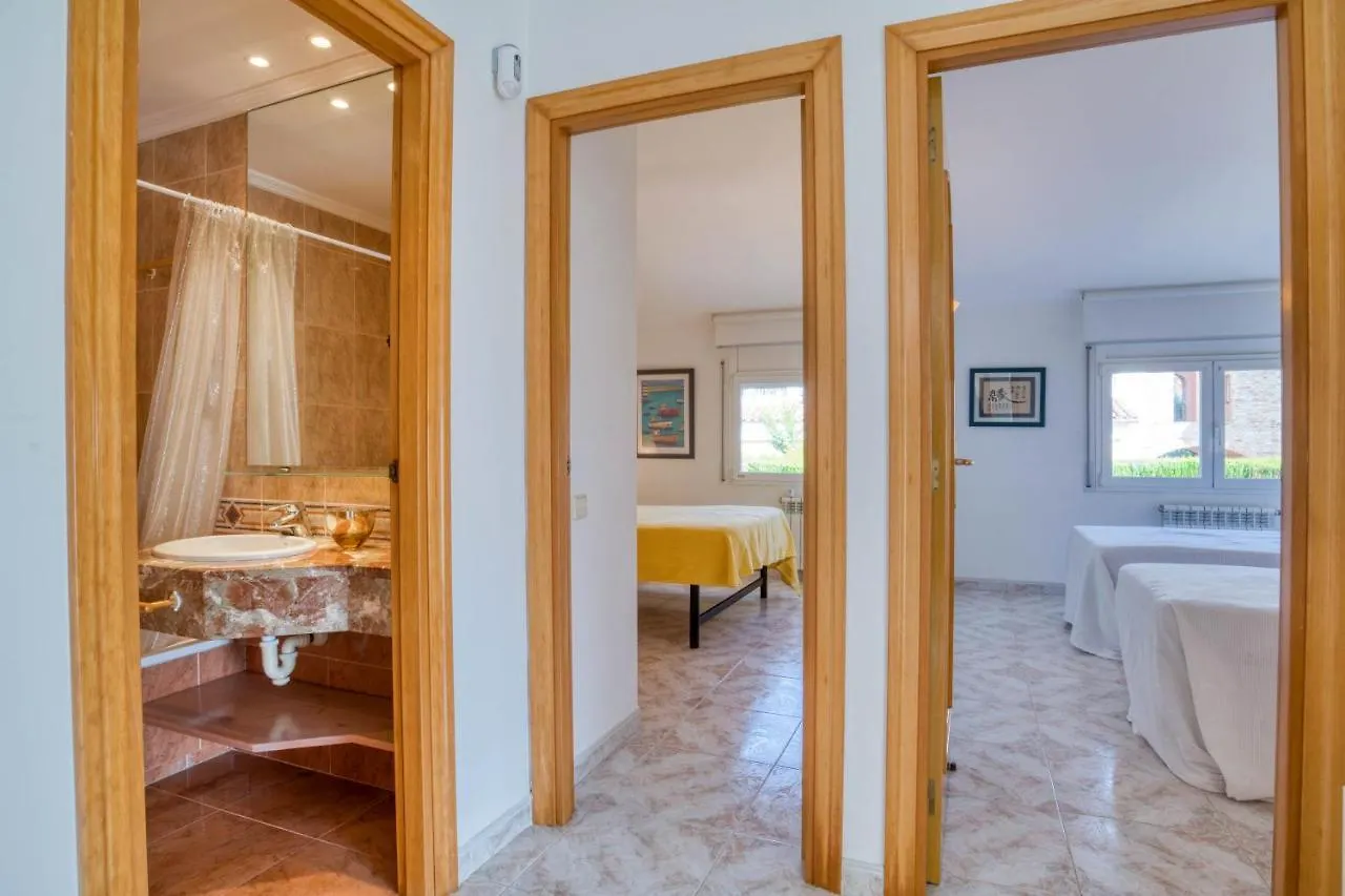 Villa Casa Acollidora: Beachside Comfort for 8 near Platja d'Aro Center