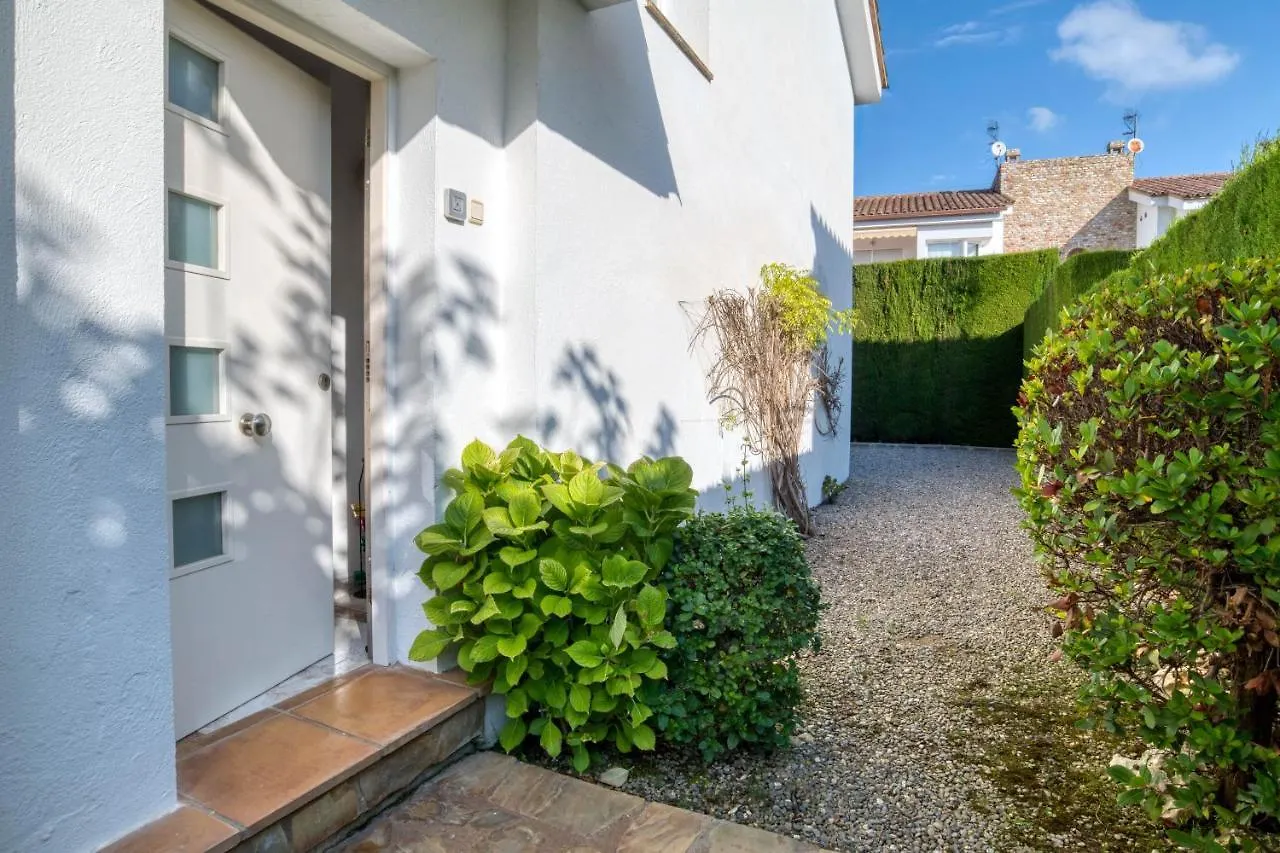 Casa Acollidora: Beachside Comfort for 8 near Platja d'Aro Center Villa
