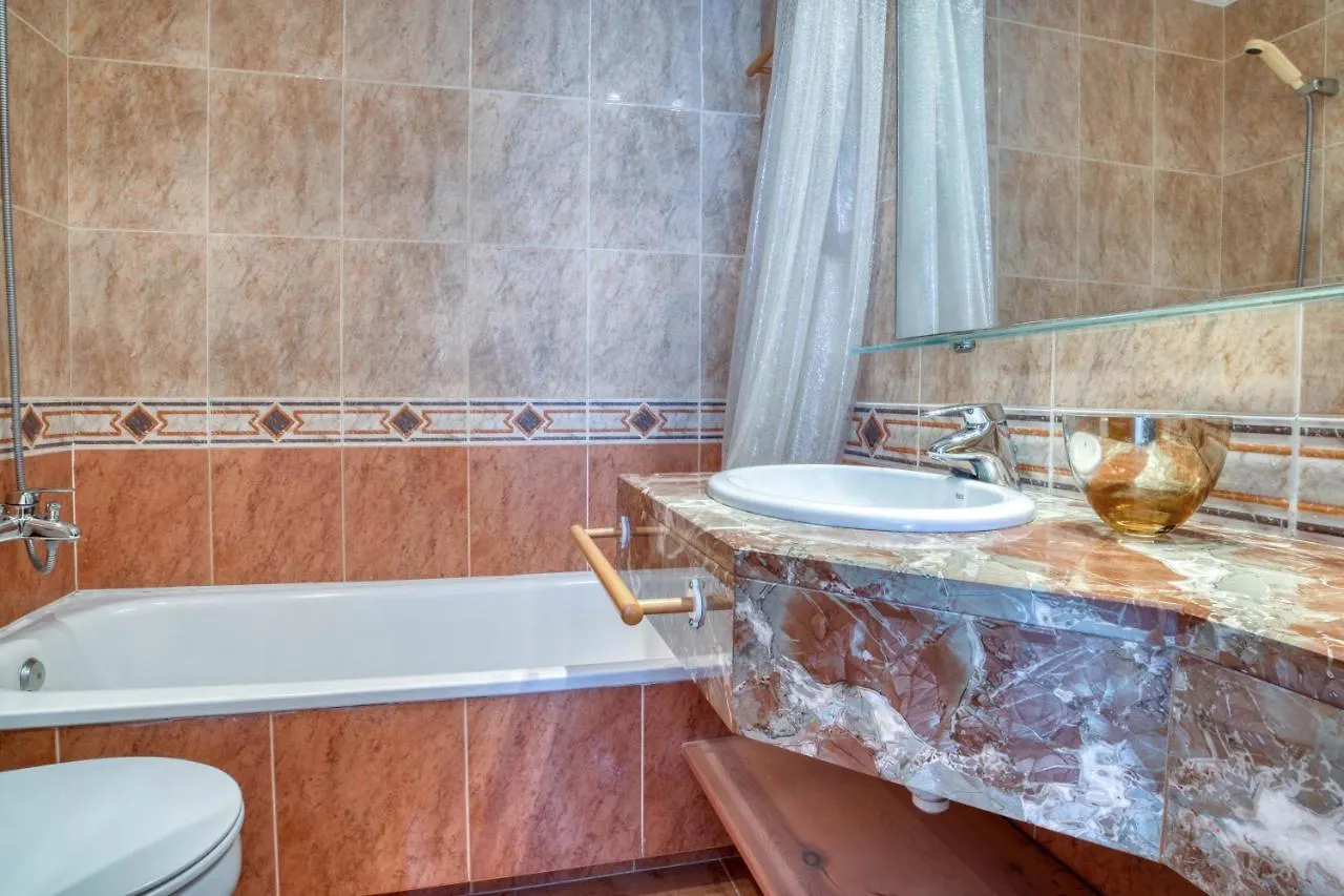Casa Acollidora: Beachside Comfort for 8 near Platja d'Aro Center Villa