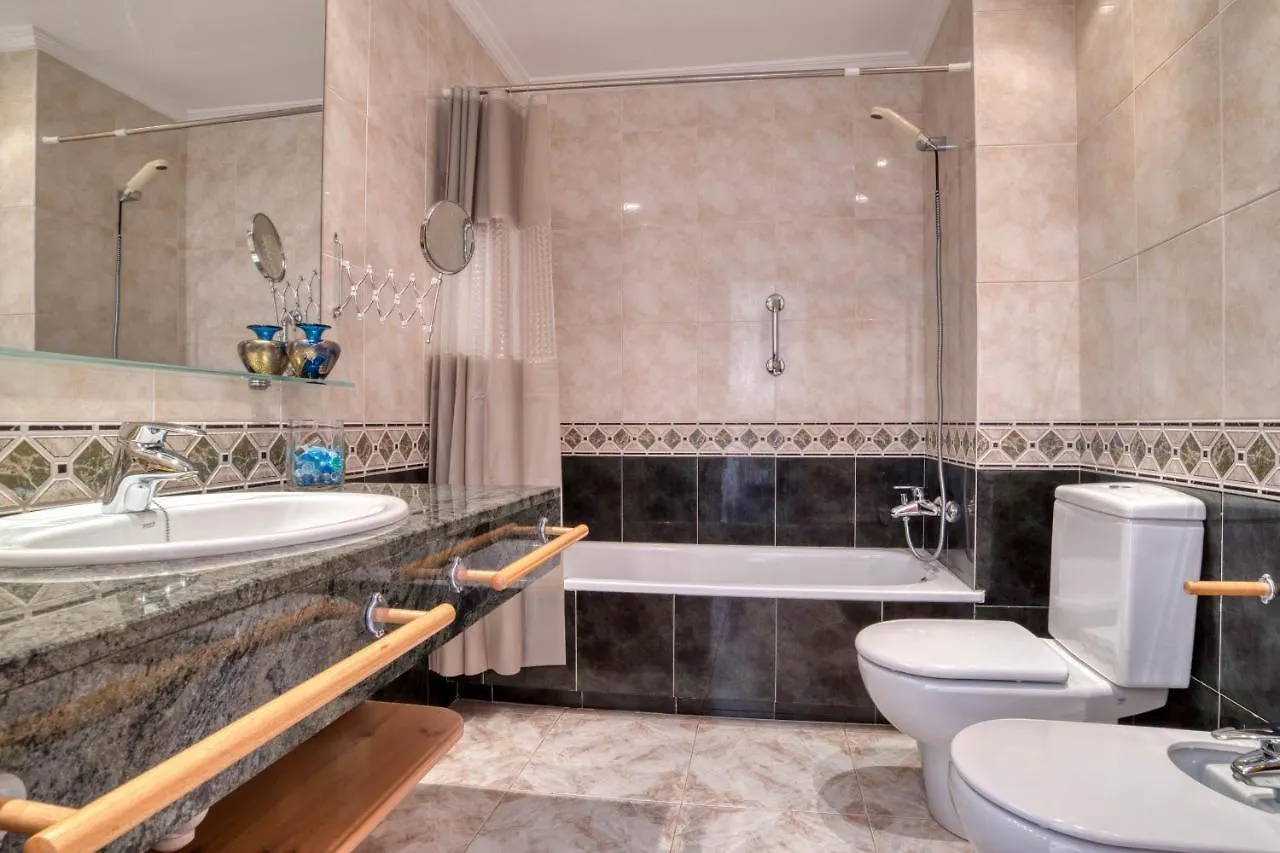 Villa Casa Acollidora: Beachside Comfort for 8 near Platja d'Aro Center Spain