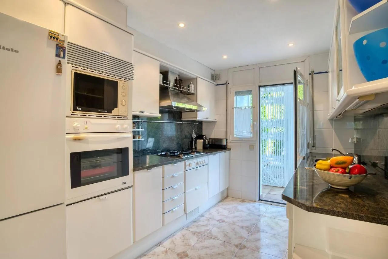 Villa Casa Acollidora: Beachside Comfort for 8 near Platja d'Aro Center