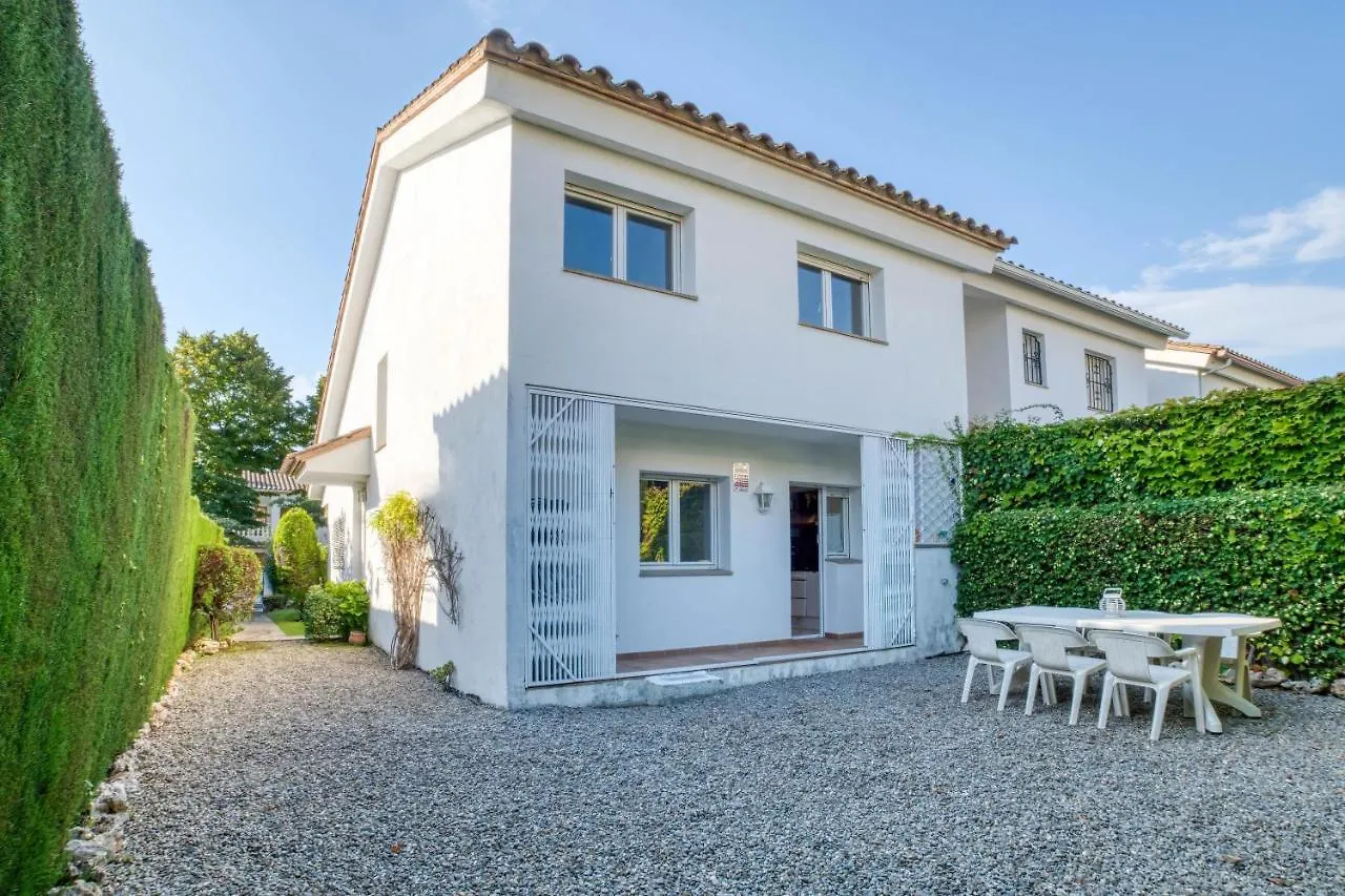 Villa Casa Acollidora: Beachside Comfort for 8 near Platja d'Aro Center Spain