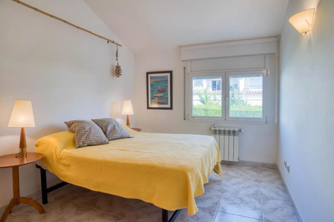 Villa Casa Acollidora: Beachside Comfort for 8 near Platja d'Aro Center